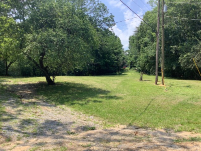 Building Photo - 200 Martin Dr