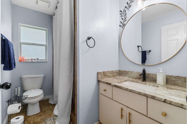 Building Photo - Updated 3BR Home with Fenced Backyard & Great Kitchen