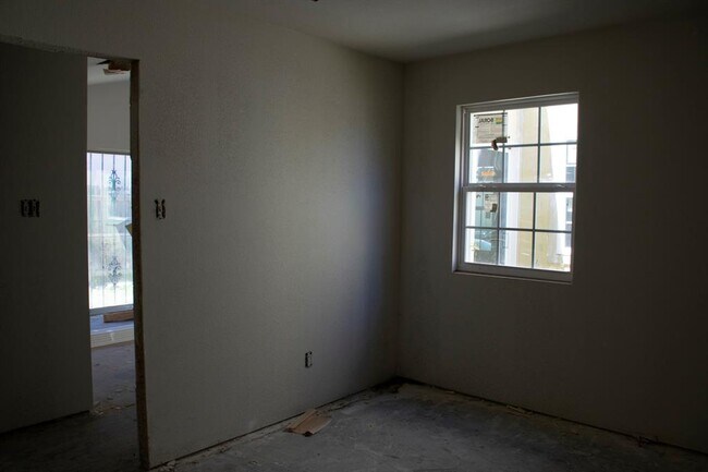Building Photo - 10356 Chelmsford Dr