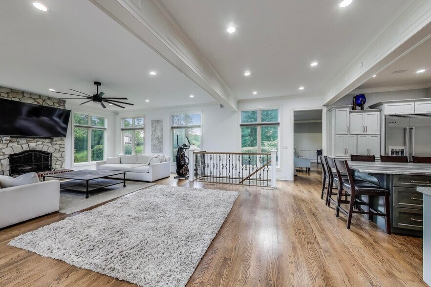 Building Photo - 23W711 Hobson Rd