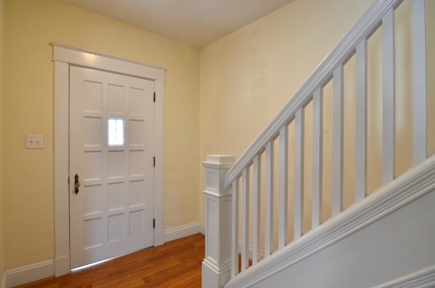 Building Photo - 2748 Markbreit Ave