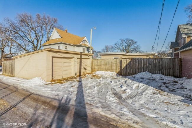 Building Photo - Newly Renovated Riverbend 4 bedroom house