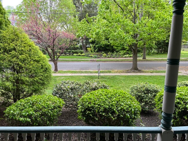 Building Photo - 6 E Oak Ave