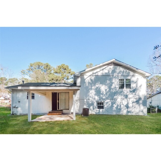 Building Photo - 9125 Settlers Grove Rd NE