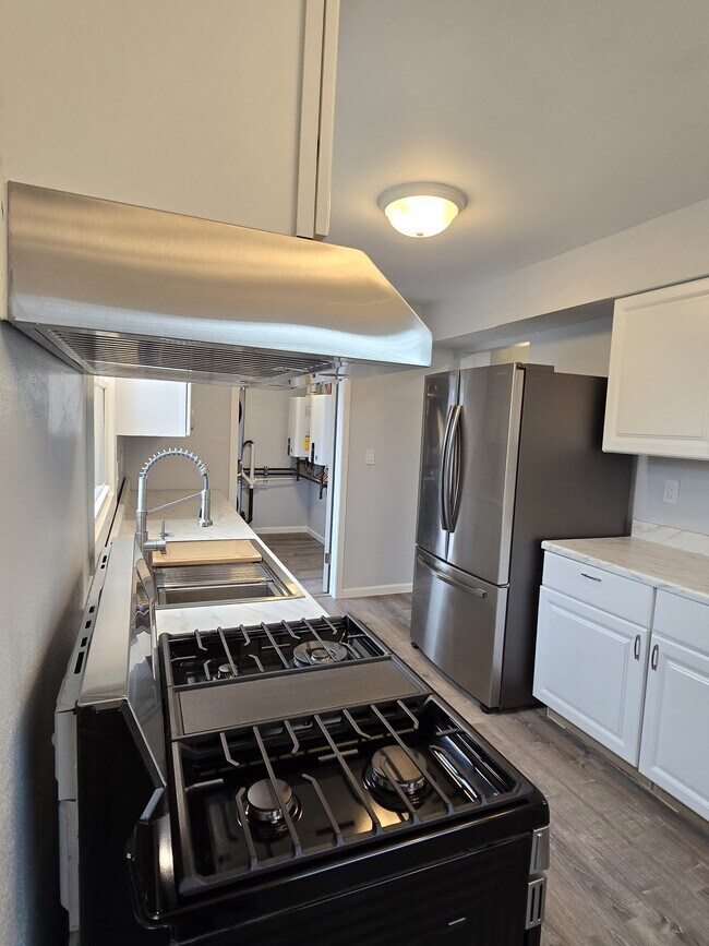 Kitchen - 220 Martin Dr