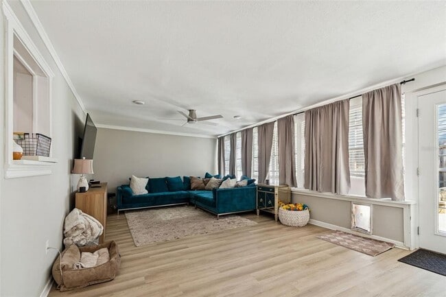 Building Photo - 2302 S Arrawana Ave