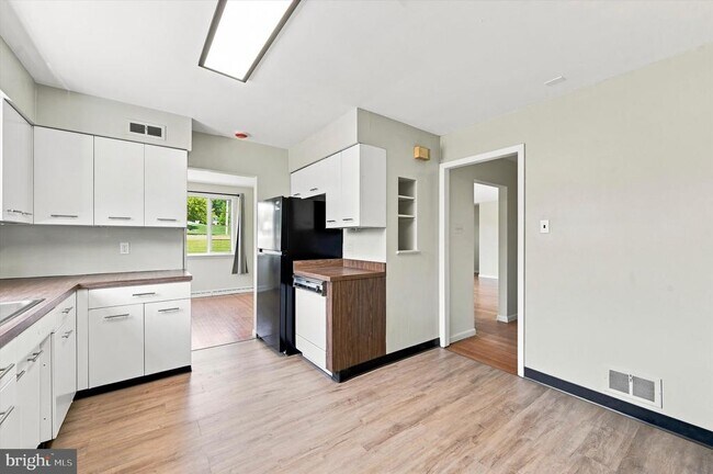 Building Photo - 4022 West Chester Pike