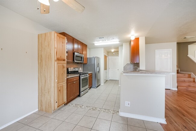 Building Photo - 13723 Rural Oak St