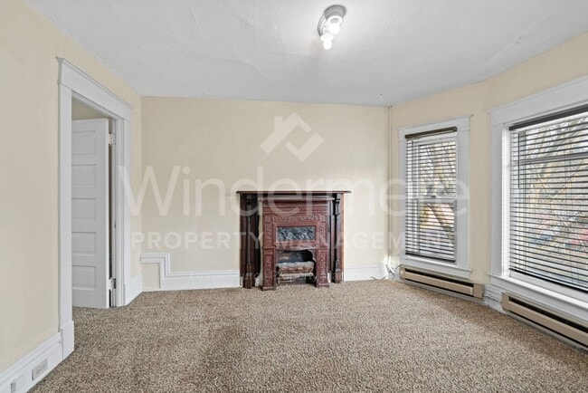 Building Photo - 1122 S Walnut St