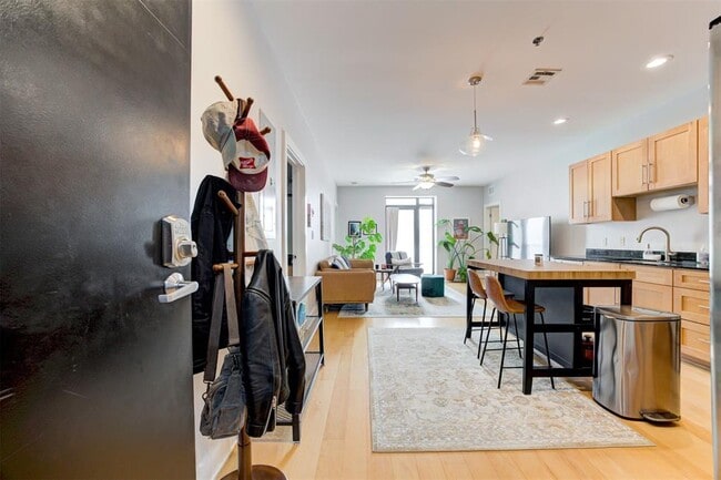 Building Photo - 444 N Central Ave