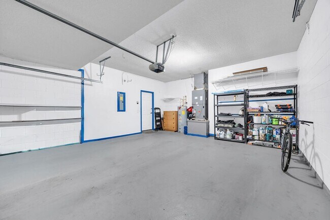 Building Photo - Nice 3/2.5 Home in East Orlando with 2-Car Garage