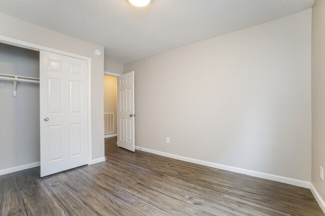 Building Photo - 1638 Rushworth Dr