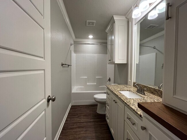 Building Photo - 5429 Meadow Ridge Dr