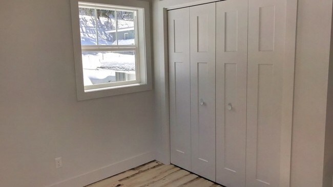 Building Photo - 1112 King Rd