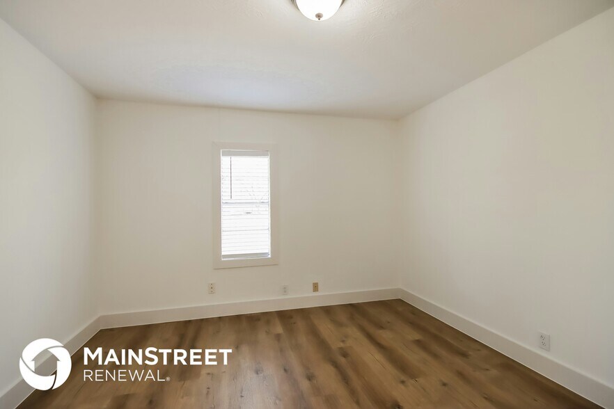Building Photo - 16606 W Crosby St