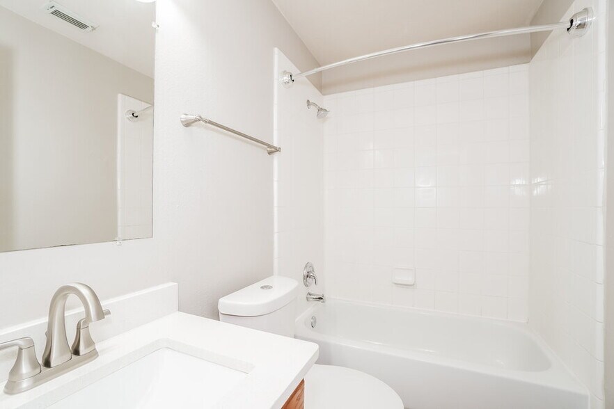 Building Photo - 11747 Elizabeth Ct