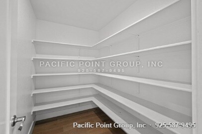 Building Photo - 285 Bear Creek Dr