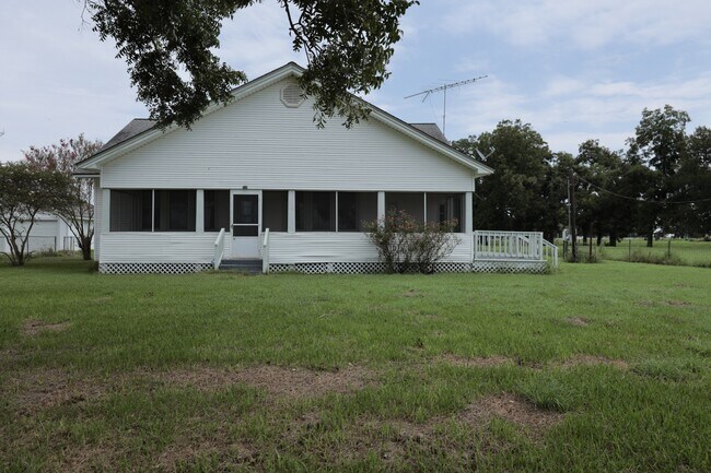 Building Photo - 2389 CR 158