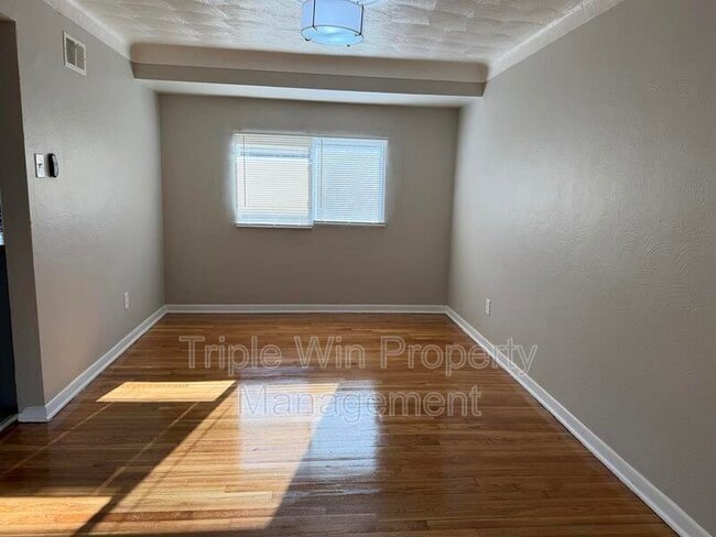 Building Photo - 2408 Caverhill Dr