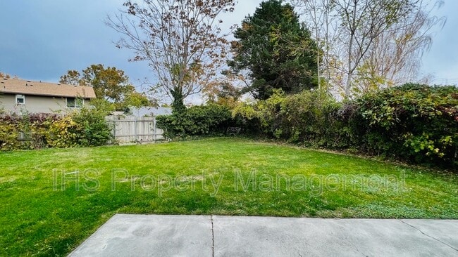 Building Photo - 1613 S Palouse Pl