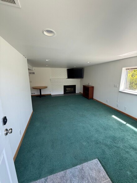 Building Photo - 306 S 193rd St