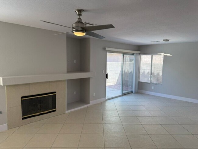 Building Photo - STUNNING & GORGEOUS 4 BED/2.5 BATH POOL HOME IN ELDORADO! *** ONLY $2,599 ***