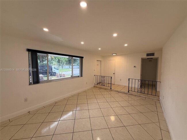 Building Photo - 170 NE 174th St
