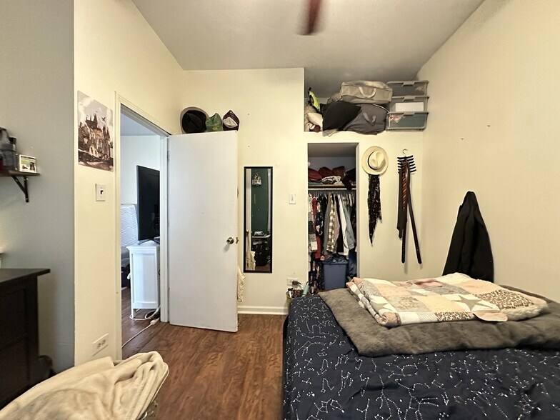 Building Photo - 2341 N Leavitt St