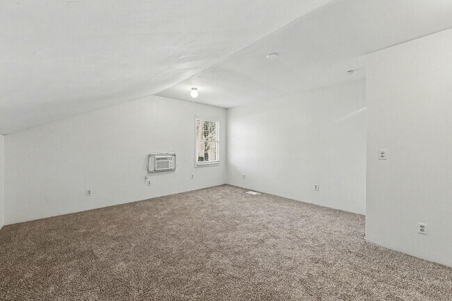 Building Photo - 108 Laurels Curve