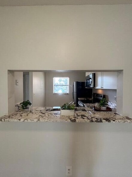 Building Photo - 6748 Palmetto Cir S