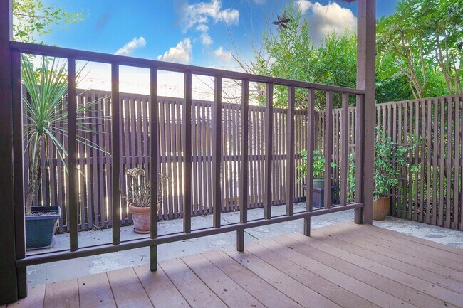 Building Photo - Beautiful Condo Available in Villa Moraga ...
