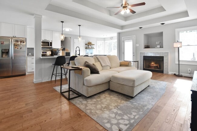 Building Photo - Pet Friendly Three Bedroom with Bonus!