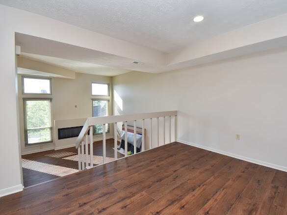 Building Photo - 562 Tusculum Ave