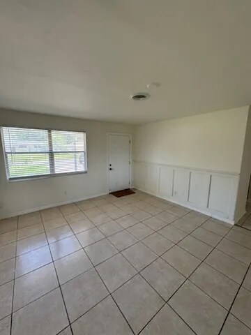 Building Photo - 6750 Snow White Dr