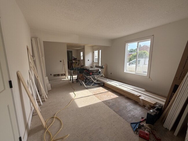 Building Photo - 5301 Urbandale Ave