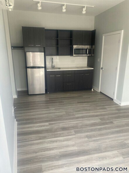 Building Photo - 82 Franklin St