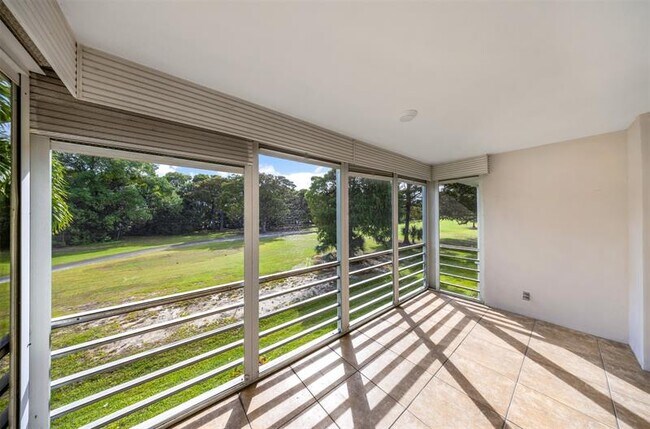 Building Photo - 800 E Cypress Ln