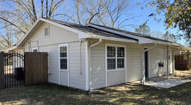 Building Photo - 230 N Holly Ave