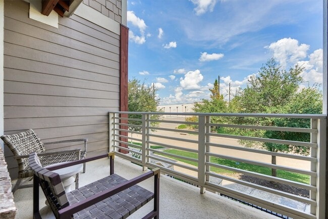 Building Photo - 9627 Towne Lake Pkwy