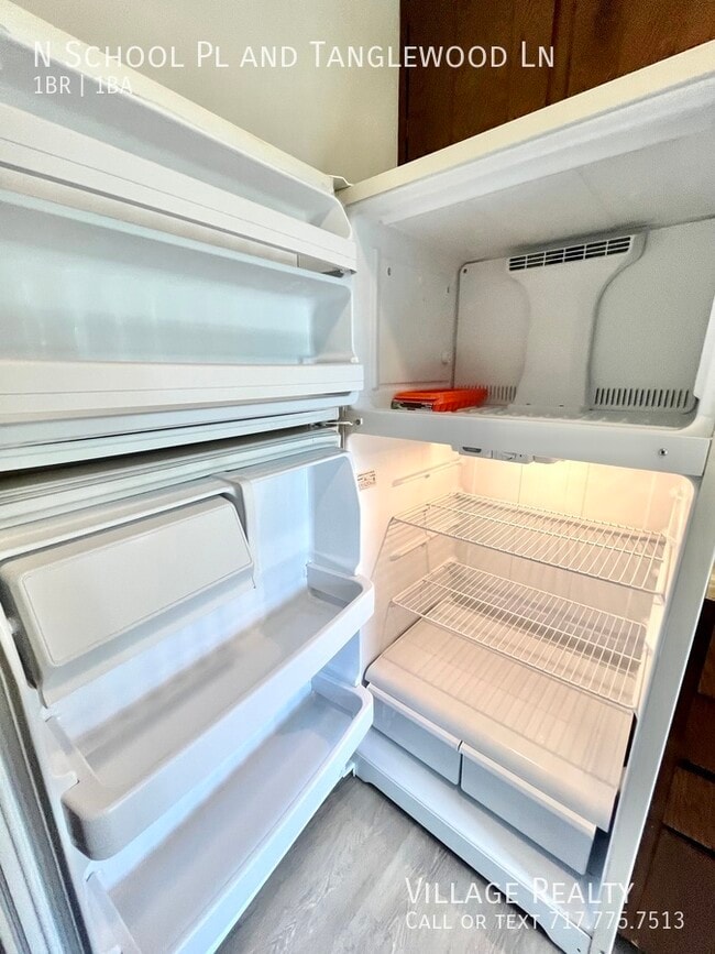 Building Photo - 335 N School Pl