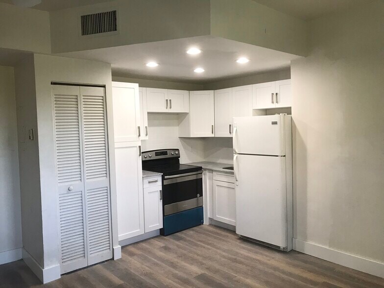 Building Photo - 536 14th St