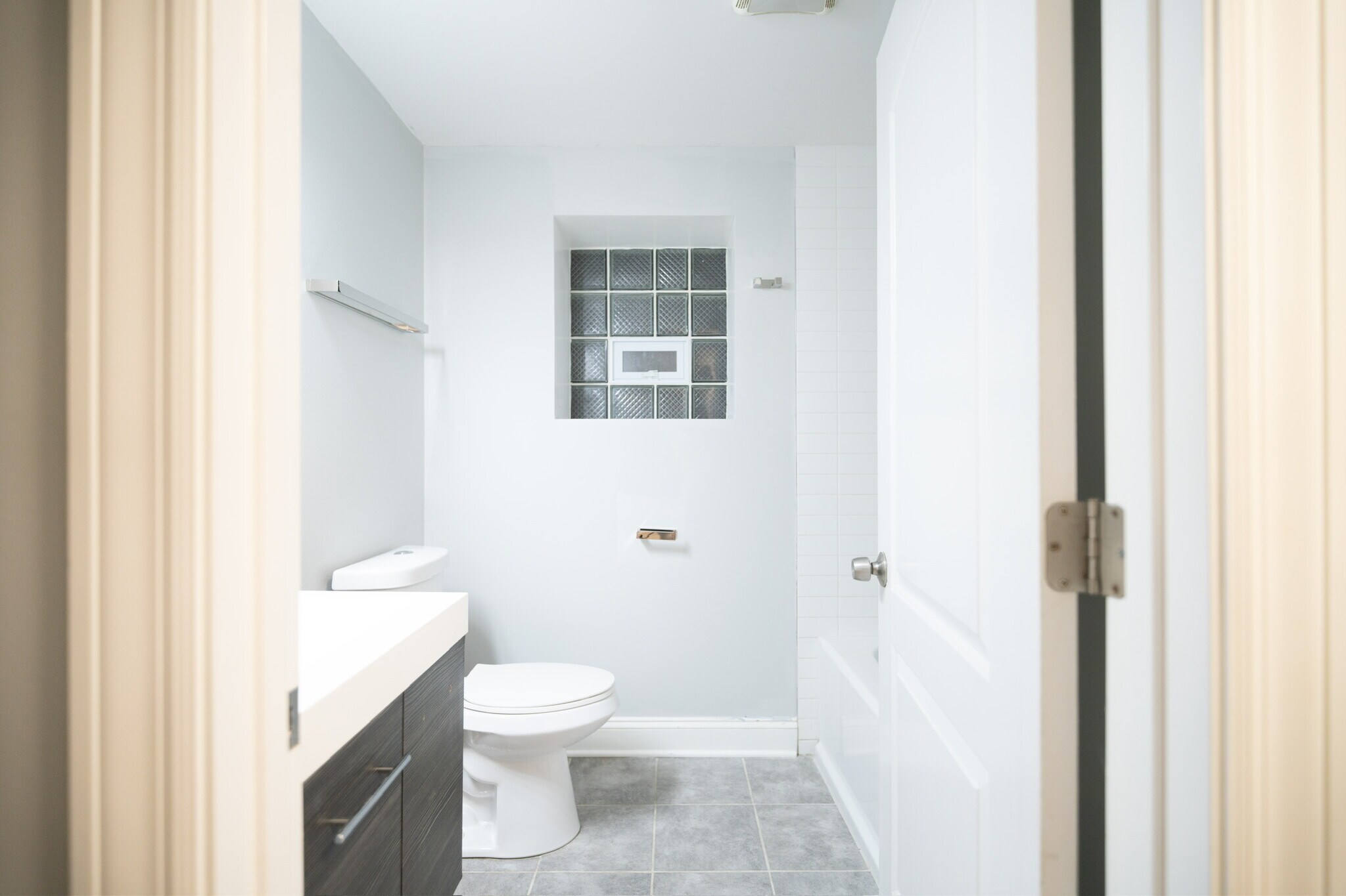 Building Photo - 7522 S Langley Ave