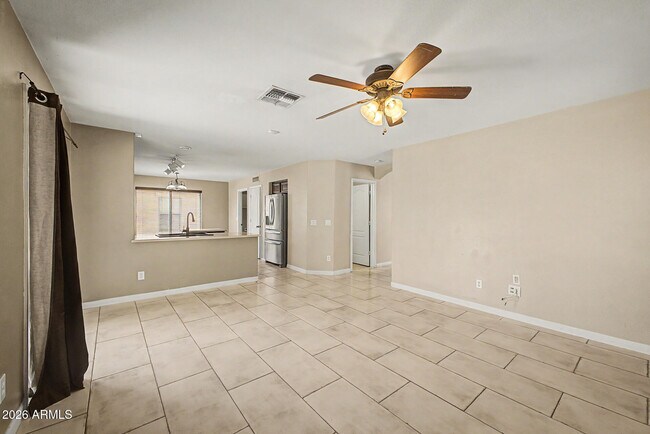 Building Photo - 4809 W Valencia Dr