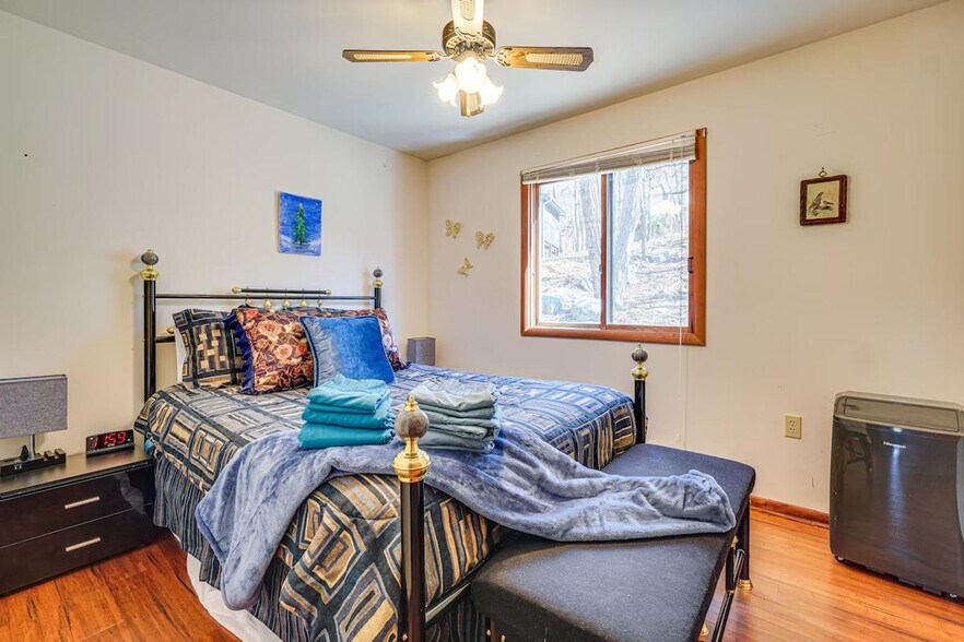 Building Photo - 5317 Woodbridge Dr E