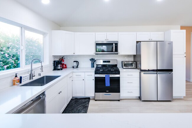 Building Photo - 79361 Port Royal Ave