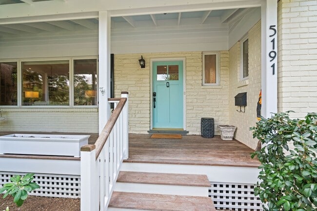 Building Photo - 5191 Linnean Terrace NW