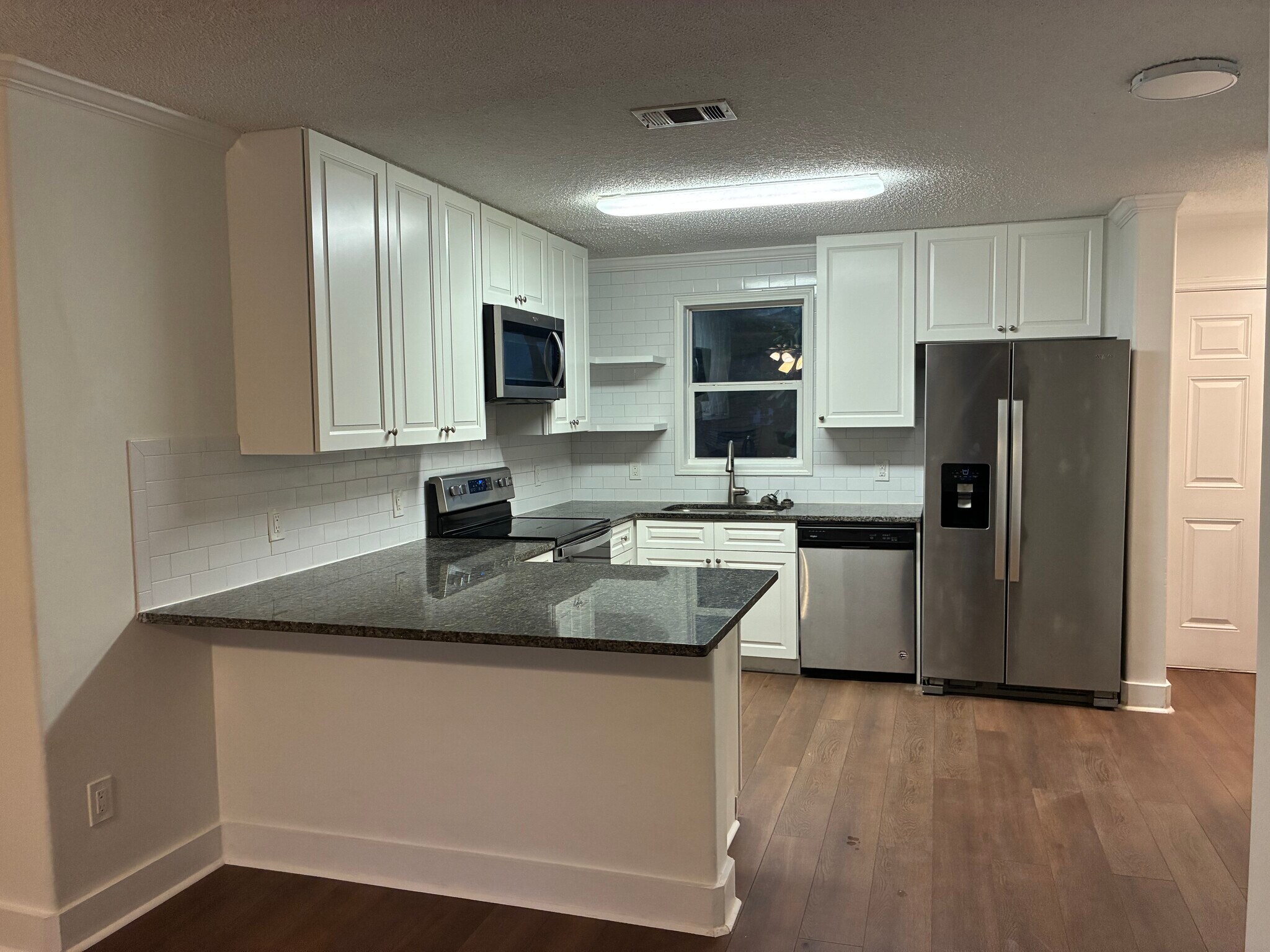 Building Photo - 121 Jackson Blvd #2