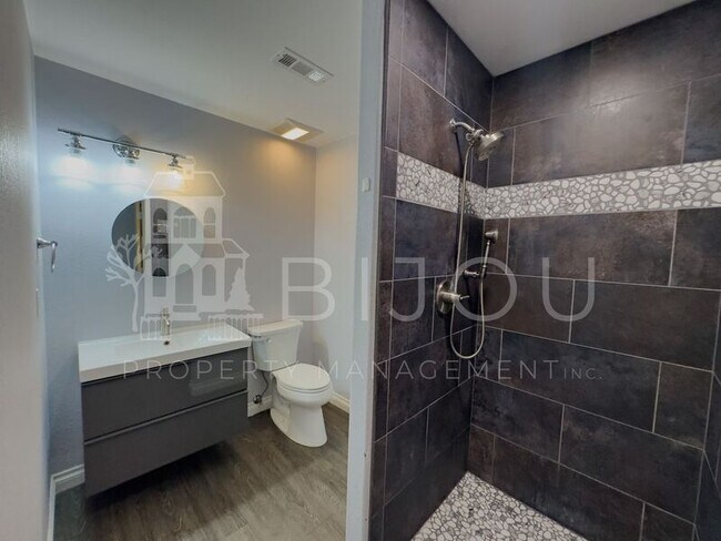 Building Photo - 1234 Chelsea Village Heights