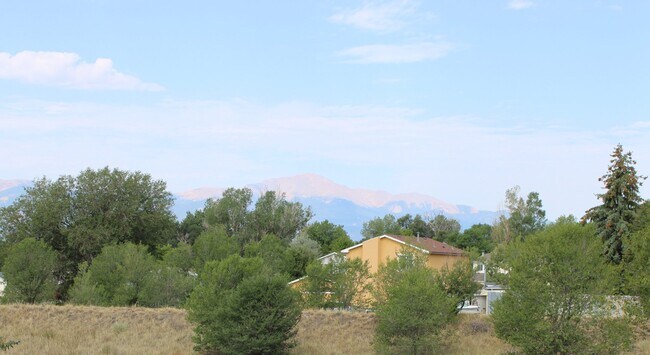 Building Photo - 2080 Poteae Cir
