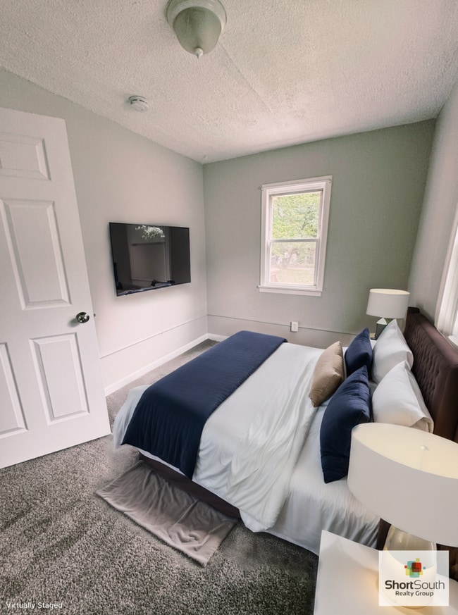 Building Photo - Updated Single Family 2 bed 1 bath home.